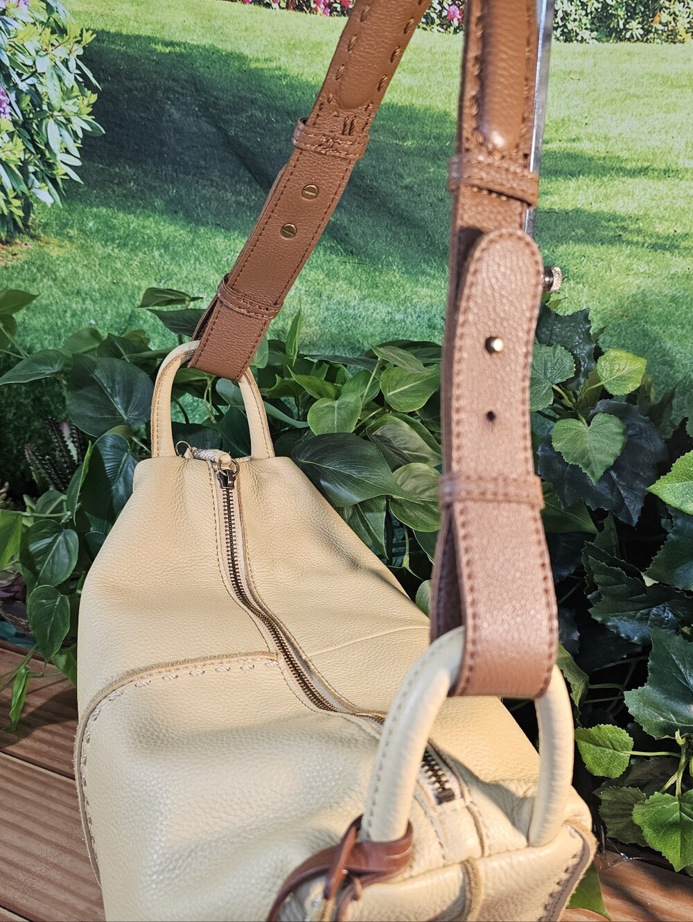 SOLDe The Sak, Los Feliz Hobo genuine leather shoulder bag soft butter yellow - Picture 8 of 14